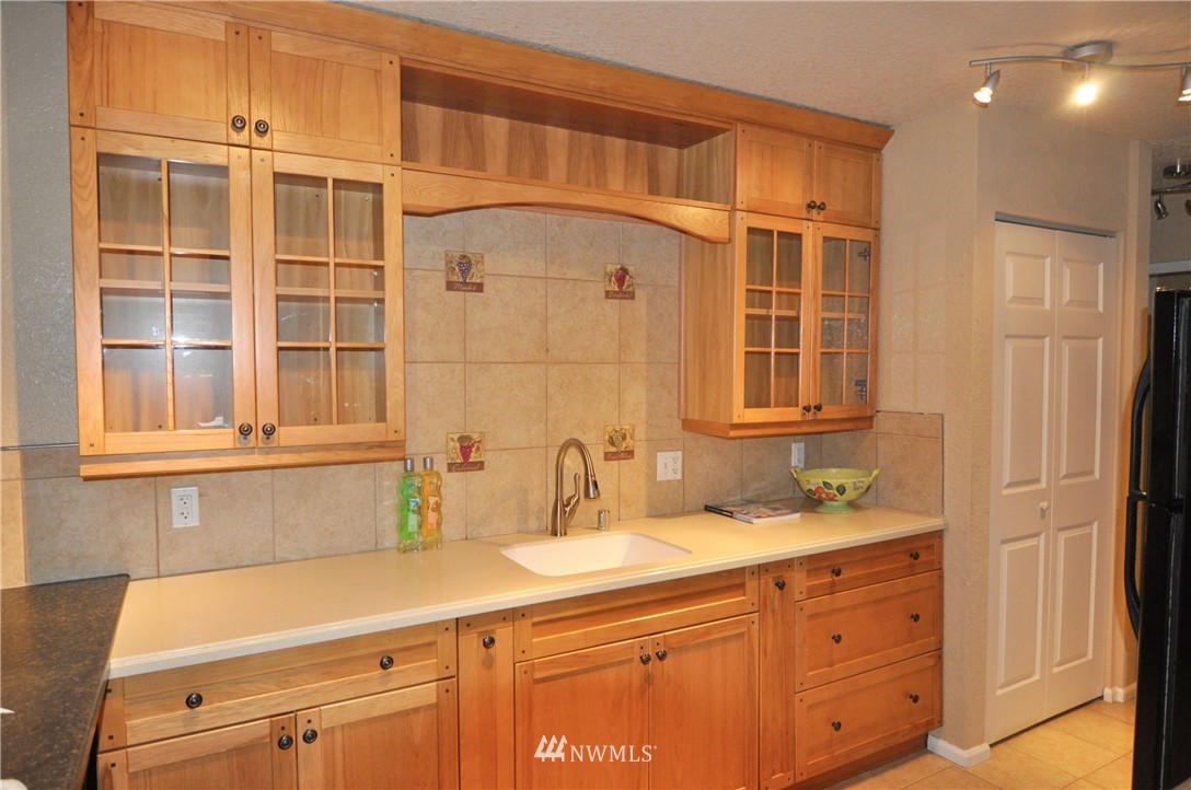13626 Northeast 7th Street, Unit F10 Bellevue, WA 98005 - Photo 6 of 17