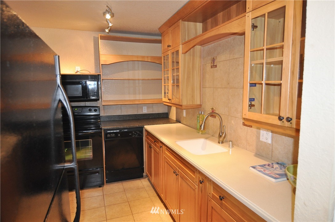 13626 Northeast 7th Street, Unit F10 Bellevue, WA 98005 - Photo 7 of 17