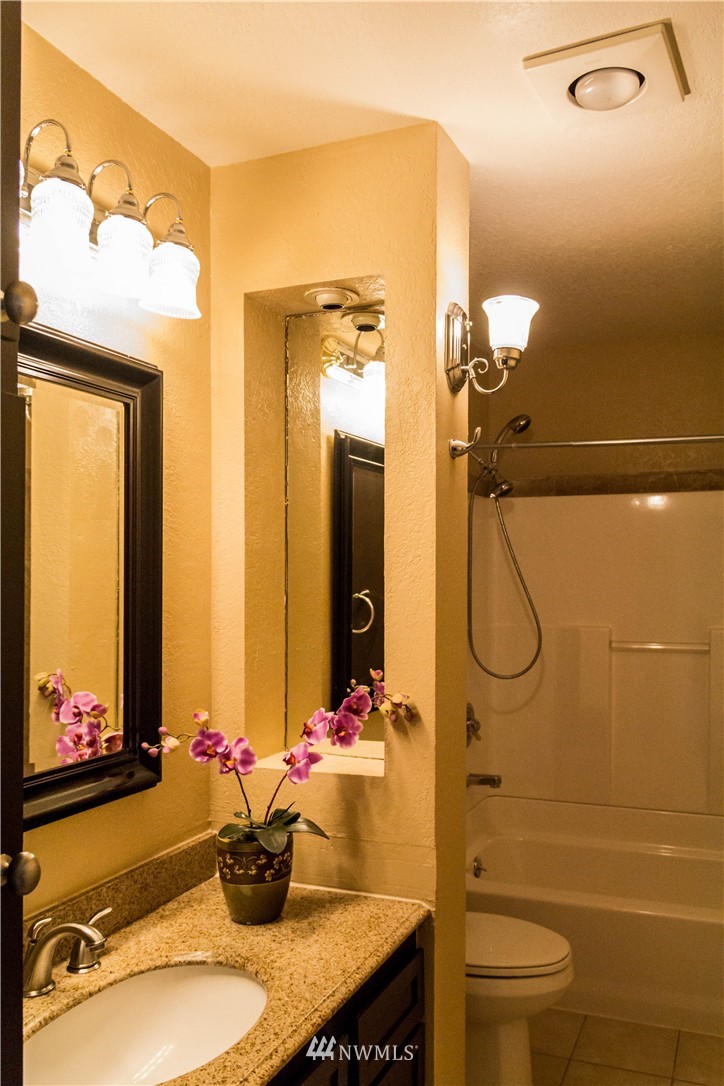 13626 Northeast 7th Street, Unit F10 Bellevue, WA 98005 - Photo 8 of 17