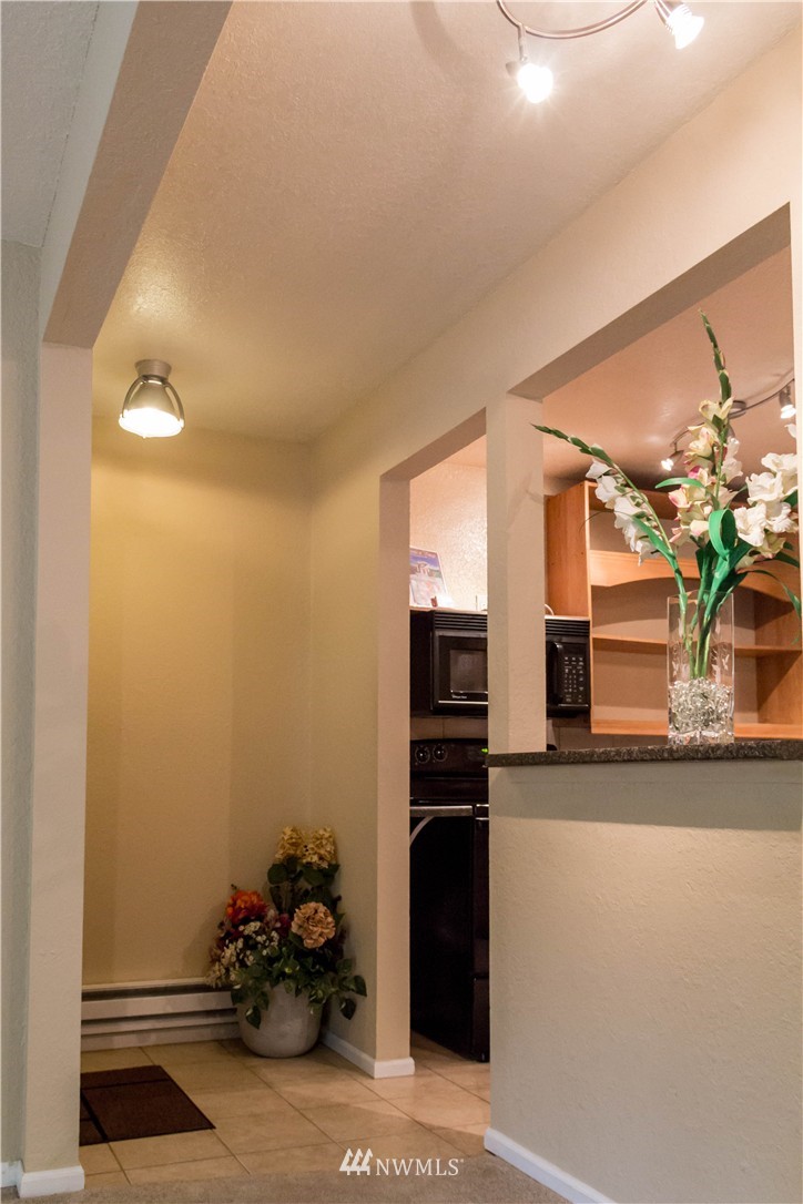 13626 Northeast 7th Street, Unit F10 Bellevue, WA 98005 - Photo 9 of 17