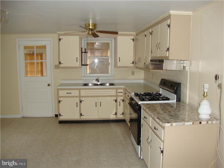 87 Mitscher Road Dover, DE 19901 - Photo 8 of 19 Kitchen
