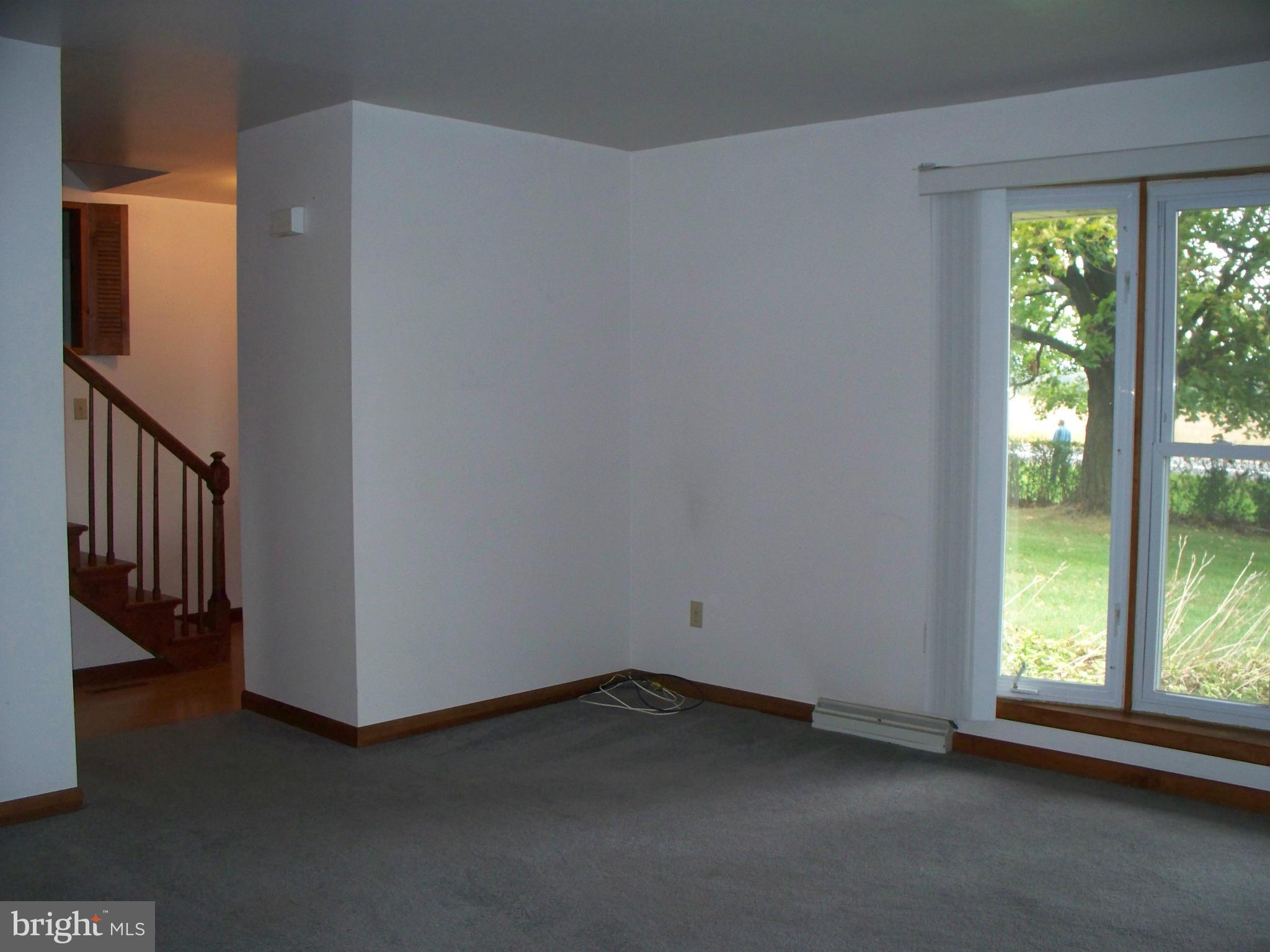 2817 Hampstead Road Hampstead, MD 21074 - Photo 11 of 30 Living Room