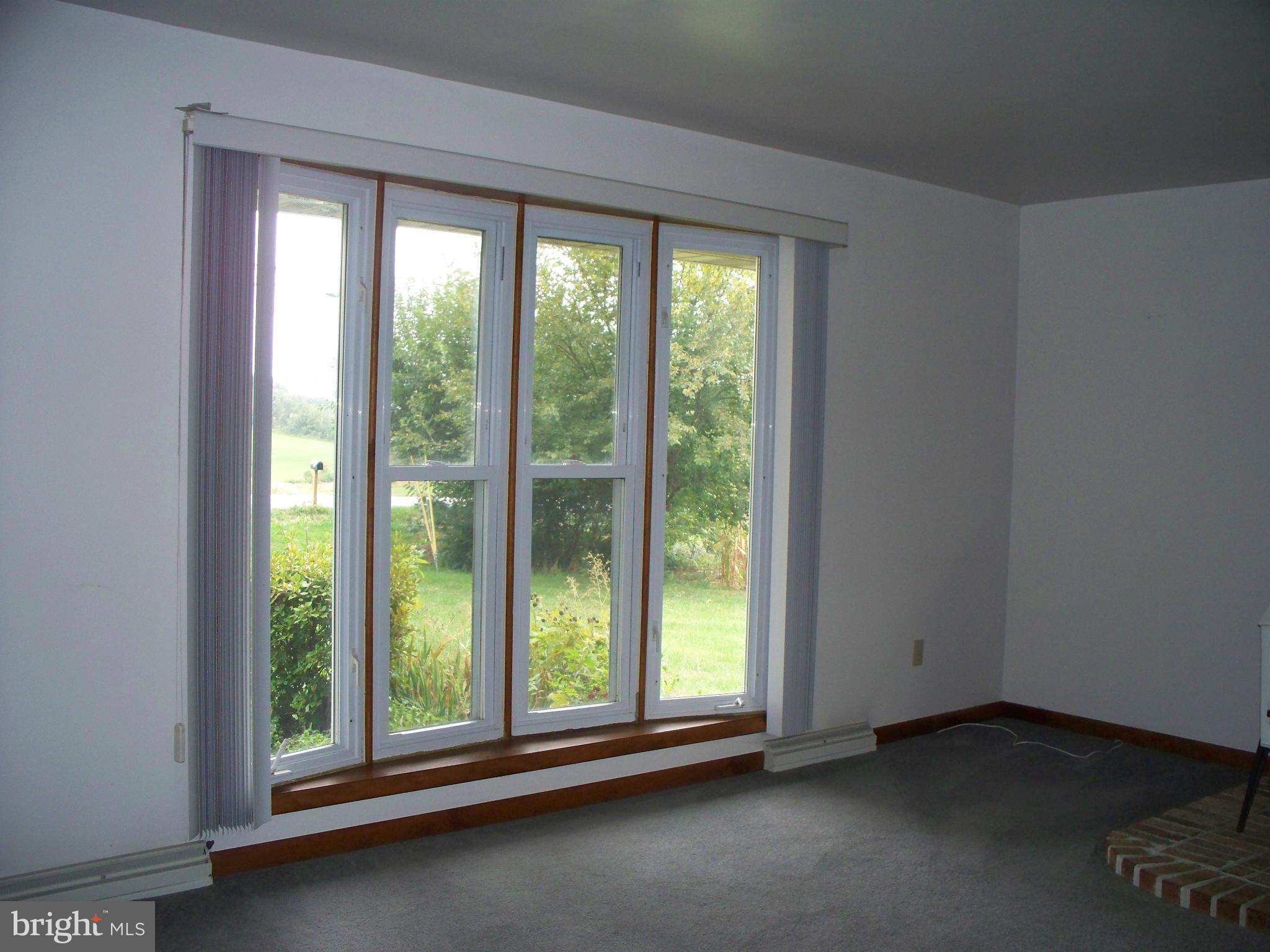 2817 Hampstead Road Hampstead, MD 21074 - Photo 12 of 30 Living Room