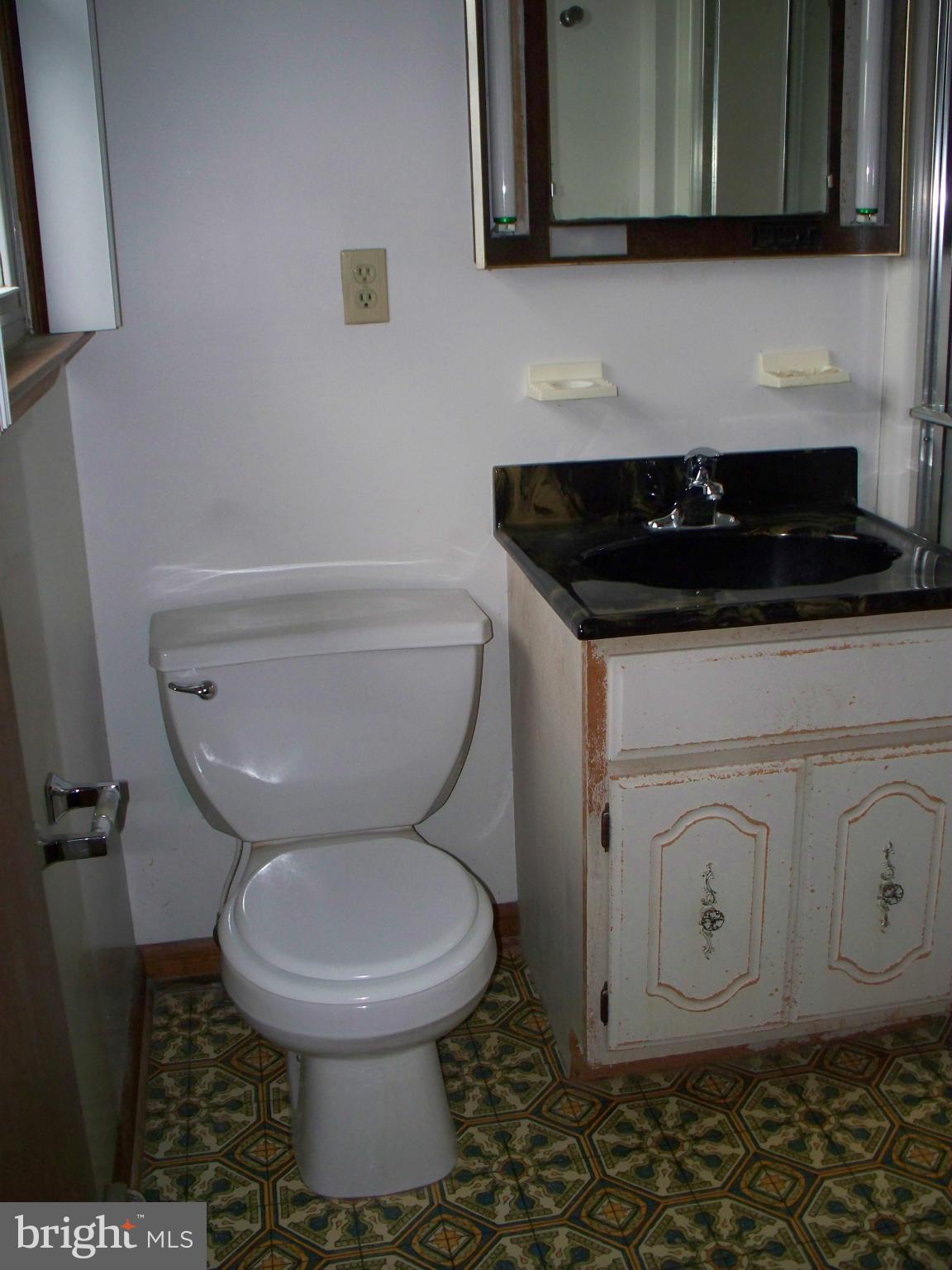 2817 Hampstead Road Hampstead, MD 21074 - Photo 23 of 30 Bath (Master)