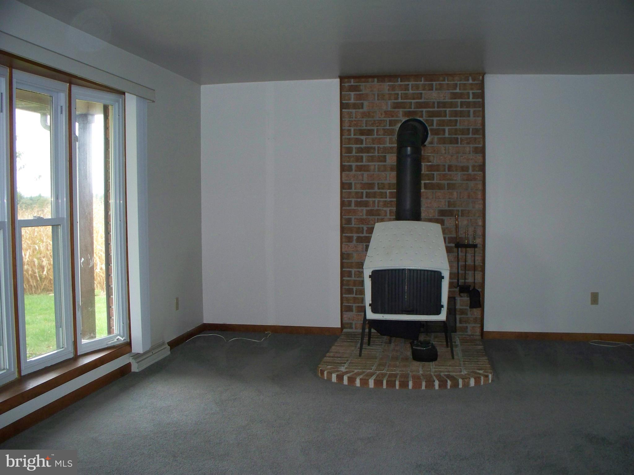 2817 Hampstead Road Hampstead, MD 21074 - Photo 10 of 30 Living Room