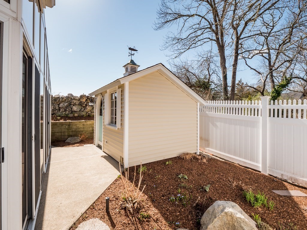 8 Roberta Drive Dartmouth, MA 02748 - Photo 14 of 42