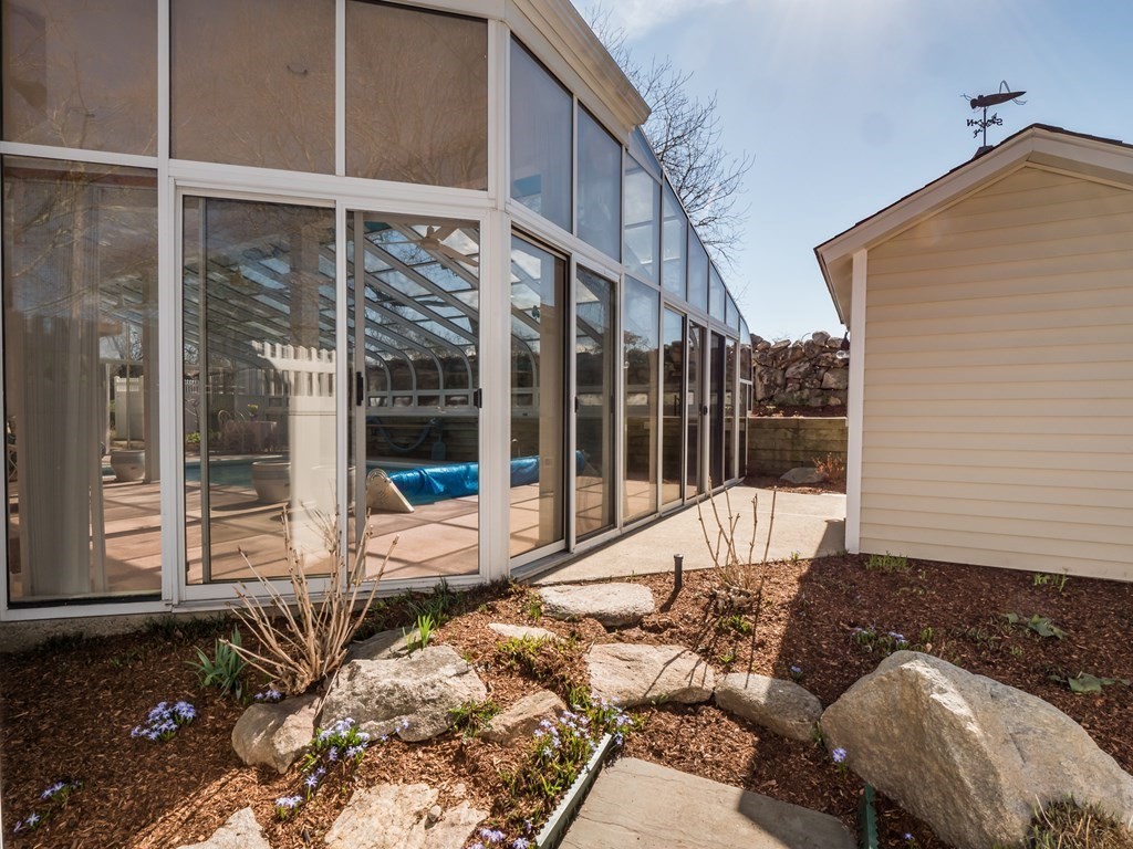 8 Roberta Drive Dartmouth, MA 02748 - Photo 15 of 42