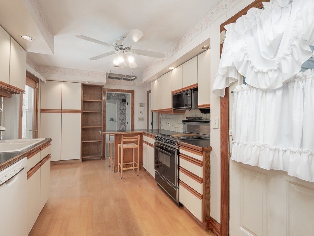 8 Roberta Drive Dartmouth, MA 02748 - Photo 20 of 42