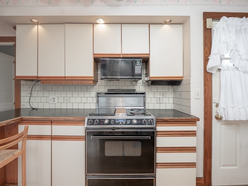 8 Roberta Drive Dartmouth, MA 02748 - Photo 23 of 42