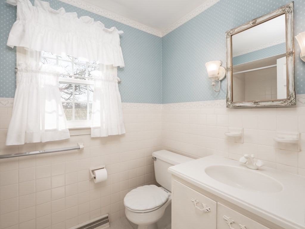 8 Roberta Drive Dartmouth, MA 02748 - Photo 34 of 42