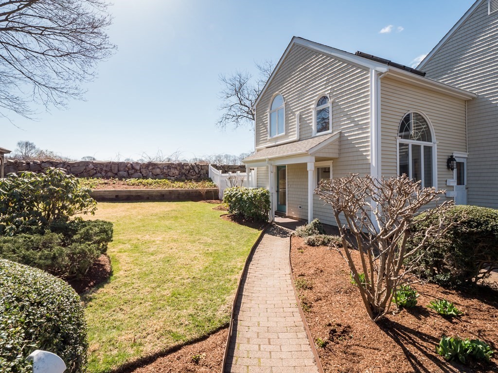 8 Roberta Drive Dartmouth, MA 02748 - Photo 9 of 42