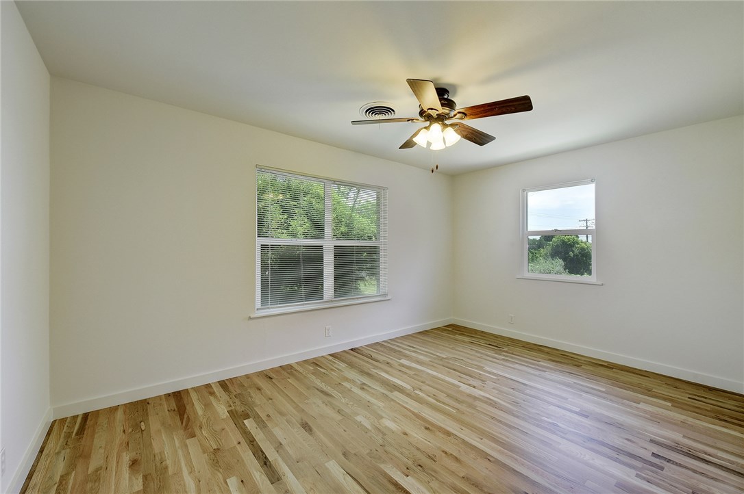 4804 Menchaca Road Austin, TX 78745 - Photo 13 of 38 Main House