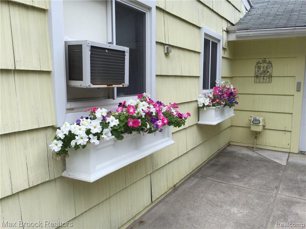 3221 Warick Road Royal Oak, MI 48073 - Photo 29 of 40 Maintenance free window boxes at dining room & kitchen windows