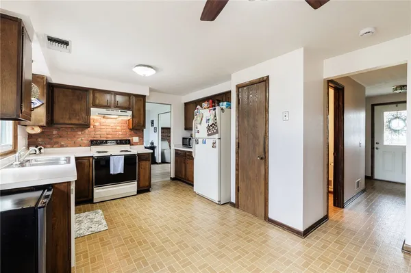 $249,900 | 311 Squire Dale Lane, Greece, NY 14612