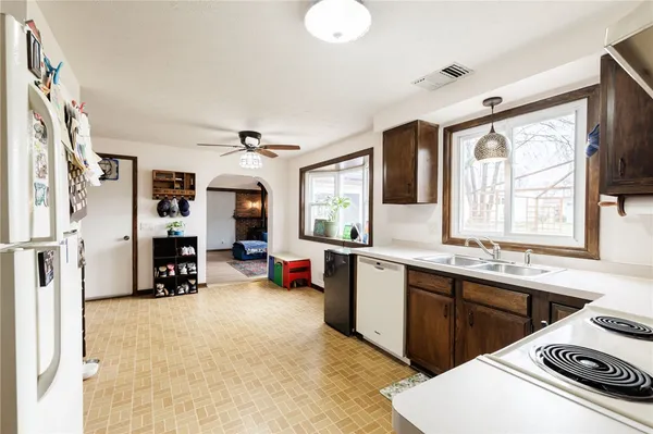 $249,900 | 311 Squire Dale Lane, Greece, NY 14612