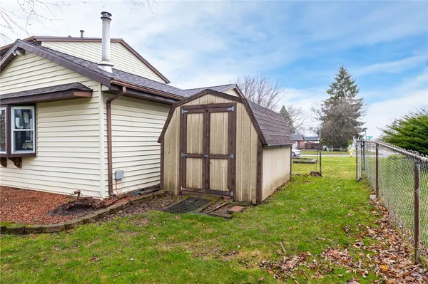 $249,900 | 311 Squire Dale Lane, Greece, NY 14612