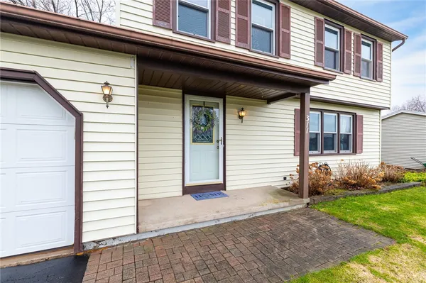 $249,900 | 311 Squire Dale Lane, Greece, NY 14612