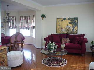 11203 Hickory Grove Court Laurel, MD 20708 - Photo 9 of 29 Living Room
