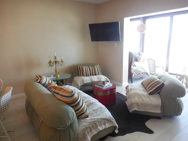 $3,500 | 829 1st Street South, Unit 3E, Jacksonville Beach, FL 32250