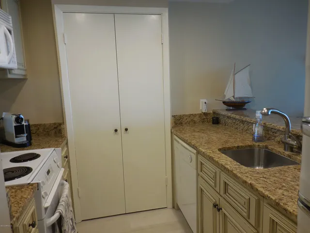 $3,500 | 829 1st Street South, Unit 3E, Jacksonville Beach, FL 32250