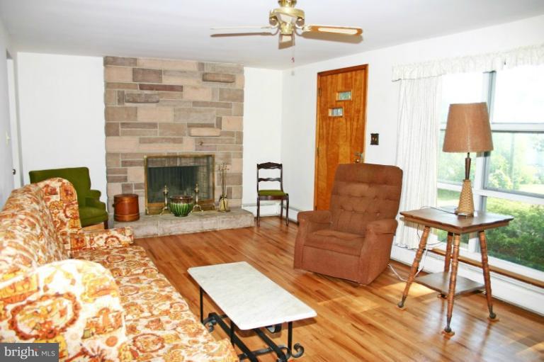 2244 Cape Horn Road Hampstead, MD 21074 - Photo 5 of 13 Living Room