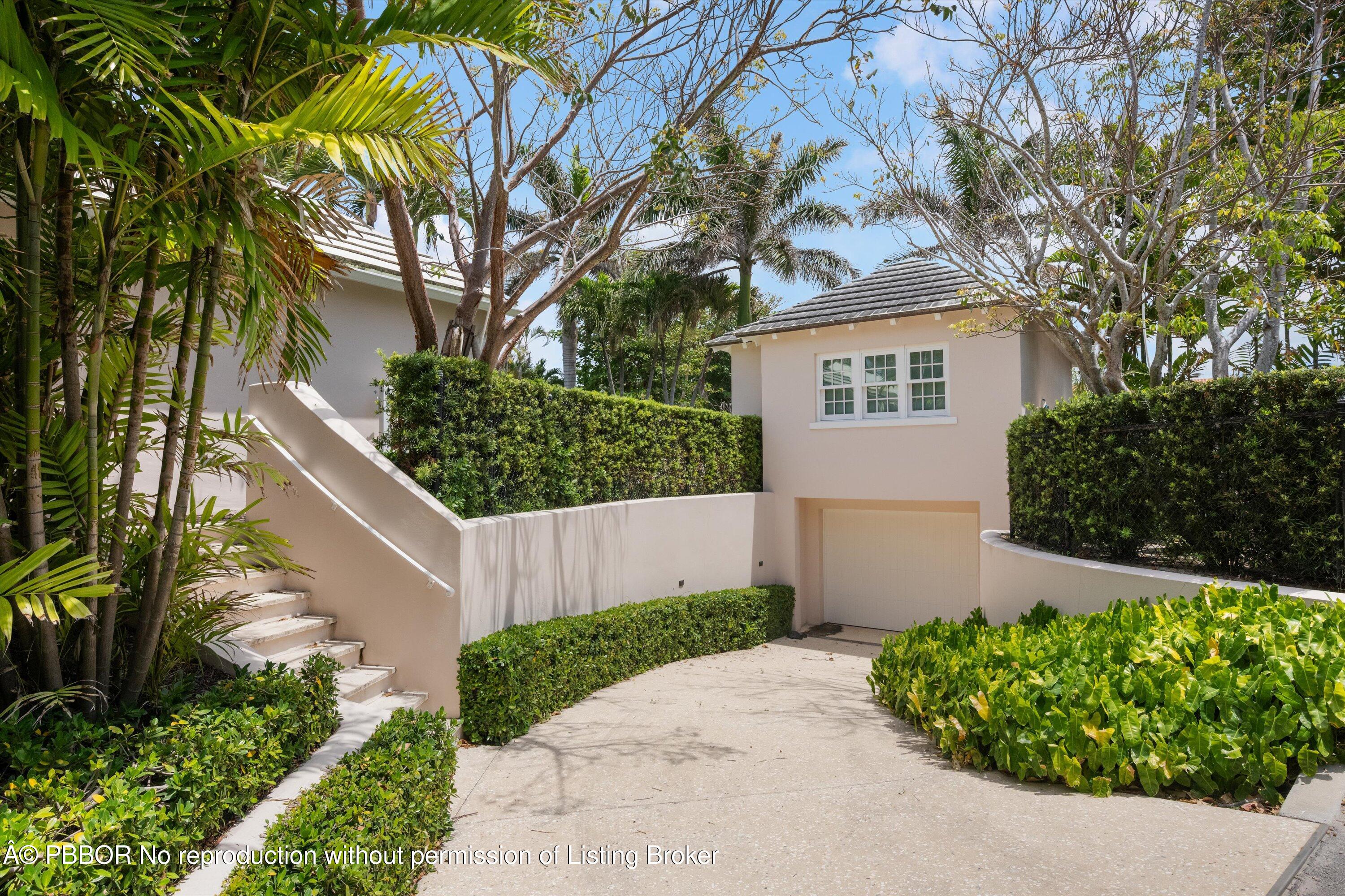 750 South County Road Palm Beach, FL 33480 - Photo 25 of 32 Garage