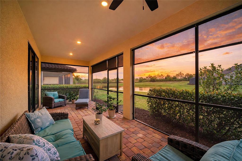 7013 Hanover Court Lakewood Ranch, FL 34202 - Photo 2 of 64