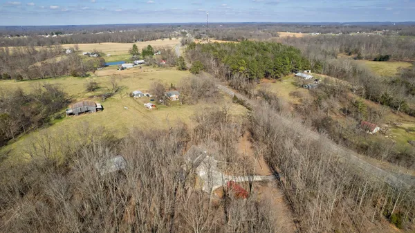 $650,000 | 3883 Dobbins Pike, Portland, TN 37148