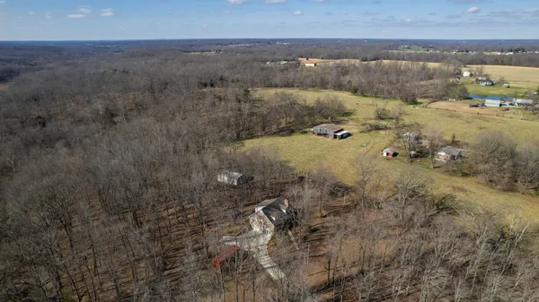 $650,000 | 3883 Dobbins Pike, Portland, TN 37148