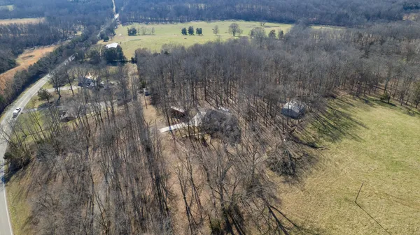 $650,000 | 3883 Dobbins Pike, Portland, TN 37148