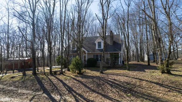 $650,000 | 3883 Dobbins Pike, Portland, TN 37148