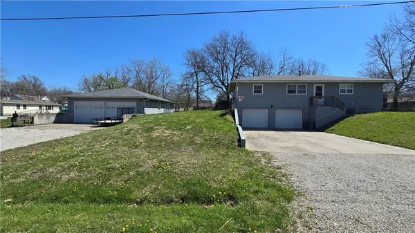 $320,000 | 612 North Cedar Street, Cameron, MO 64429