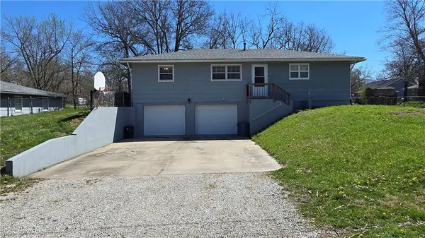 $320,000 | 612 North Cedar Street, Cameron, MO 64429