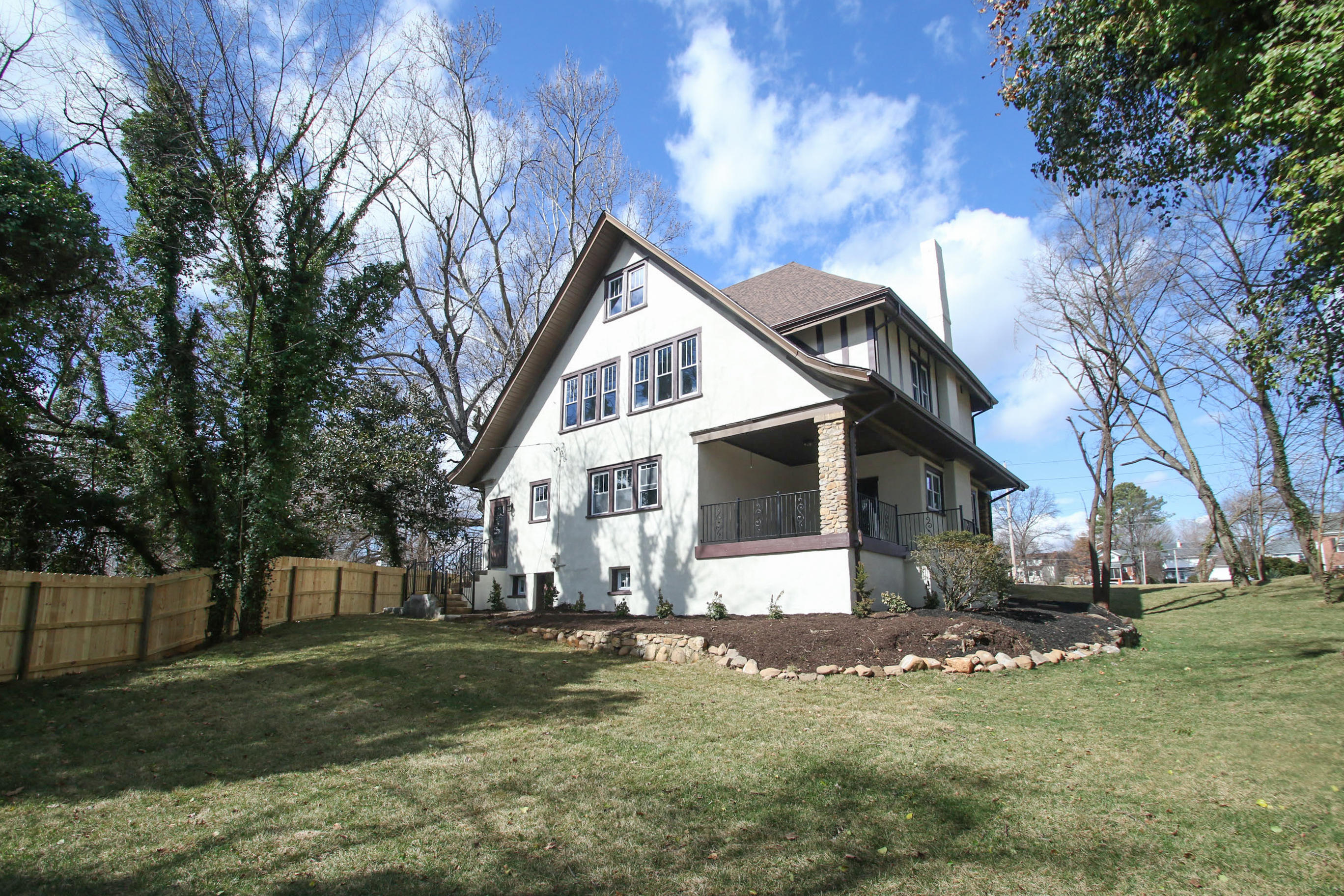 1952 Grandin Road Southwest Roanoke, VA 24015 - Photo 8 of 92 img_9168_1