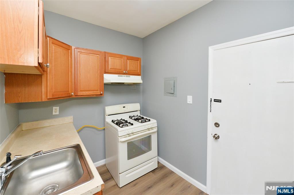 29 Dodd Street, Unit 2 Bloomfield, NJ 07003 - Photo 4 of 9 Gallery Image 4