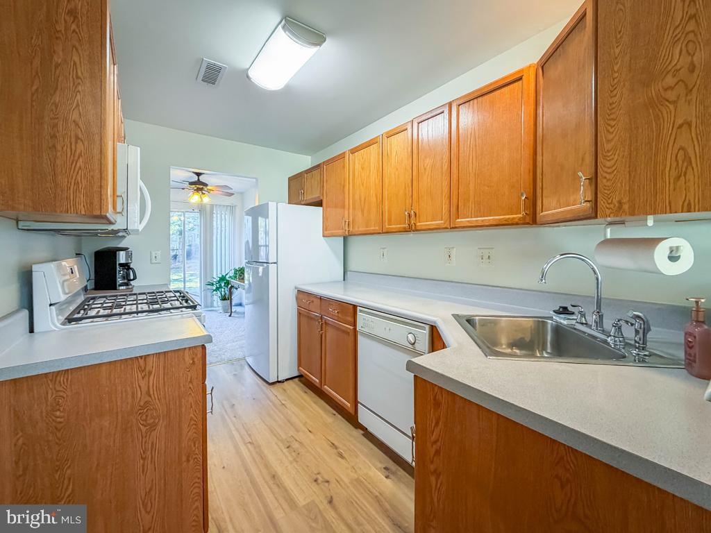 1003 Waterford Road Yardley, PA 19067 - Photo 5 of 38