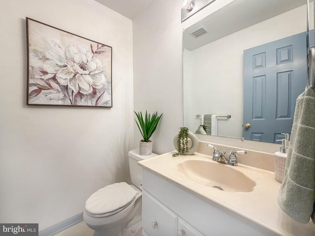 1003 Waterford Road Yardley, PA 19067 - Photo 7 of 38