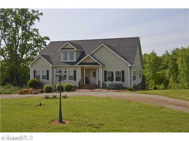 910-920 Waggoner Neal Road Walkertown, NC 27051 - Photo 1 of 16 Exterior Front.