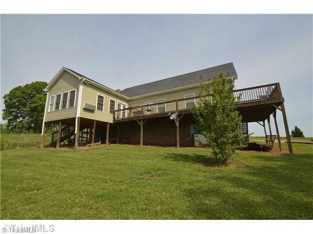 910-920 Waggoner Neal Road Walkertown, NC 27051 - Photo 2 of 16 Exterior Back.
