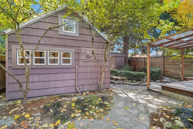 a view of a house with a backyard