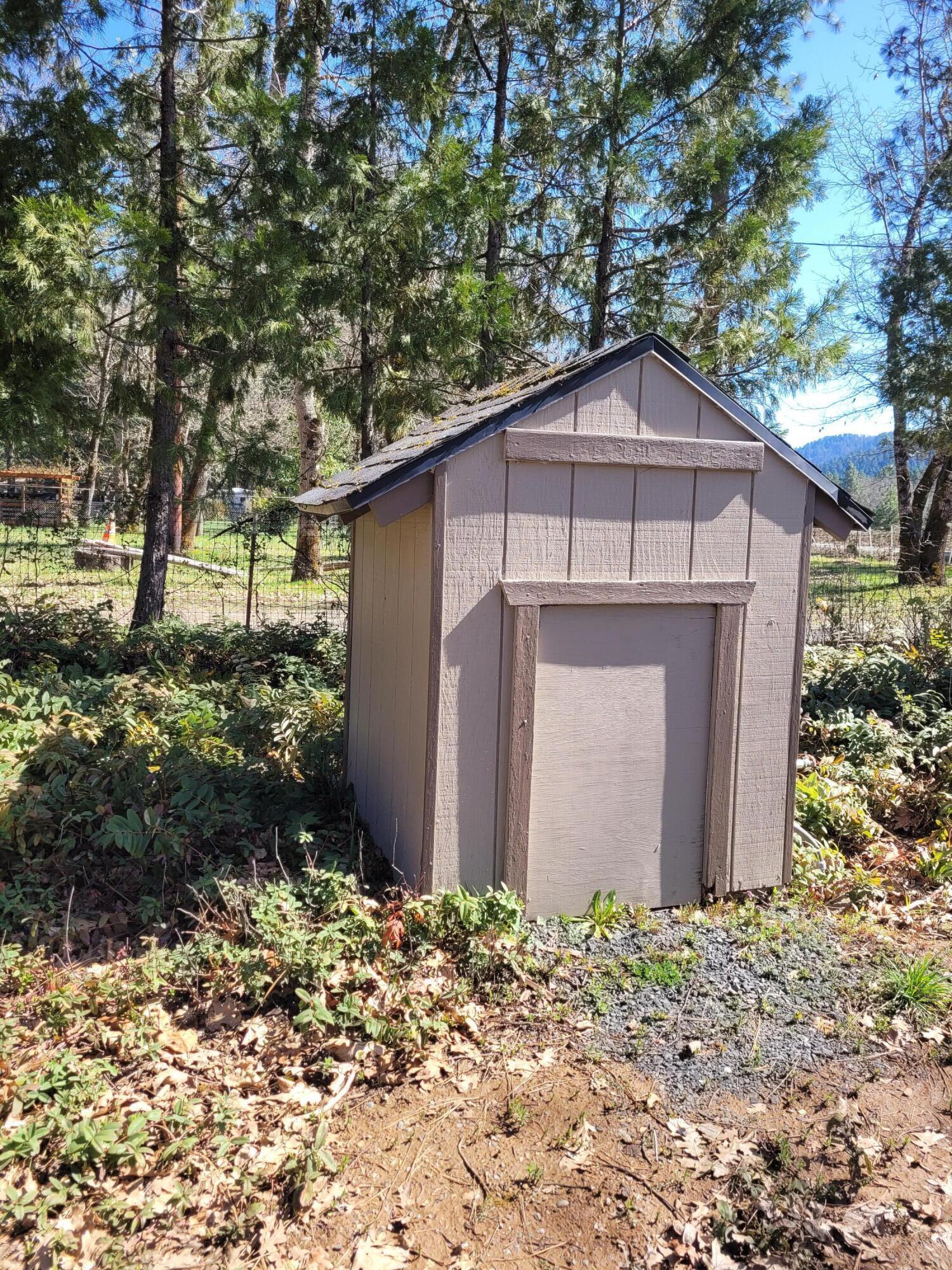 5212 Holland Loop Road Cave Junction, OR 97523 - Photo 26 of 27 22