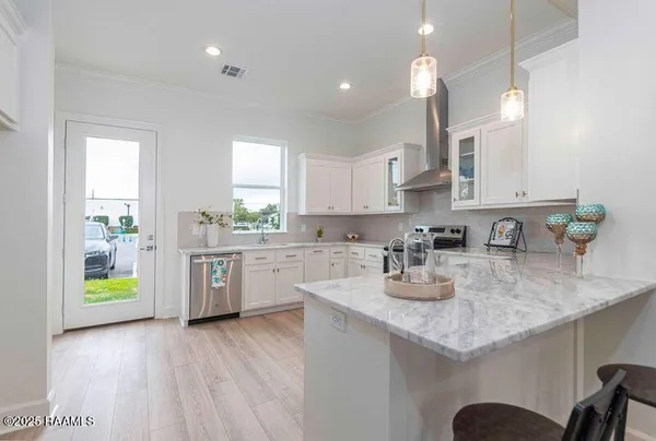 $1,950 | 1510 Kaliste Saloom Road, Unit 405, Lafayette, LA 70508