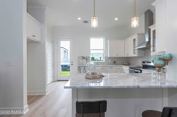 $1,950 | 1510 Kaliste Saloom Road, Unit 405, Lafayette, LA 70508