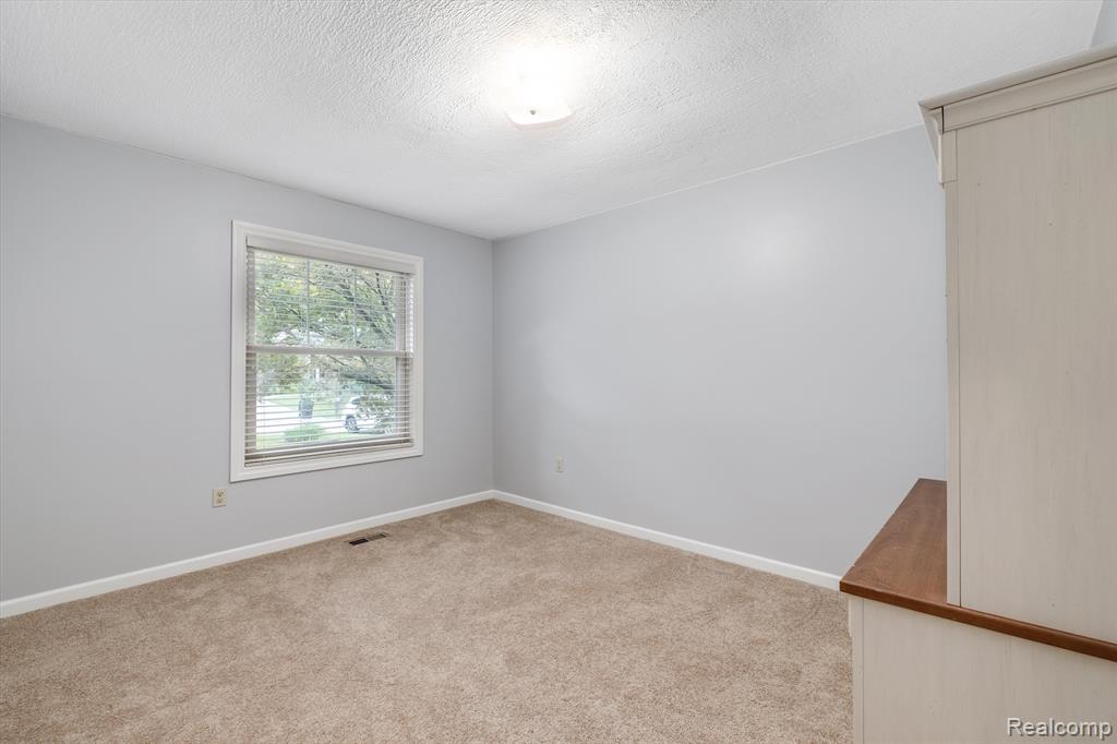 719 Ten Point Drive Rochester Hills, MI 48309 - Photo 26 of 43