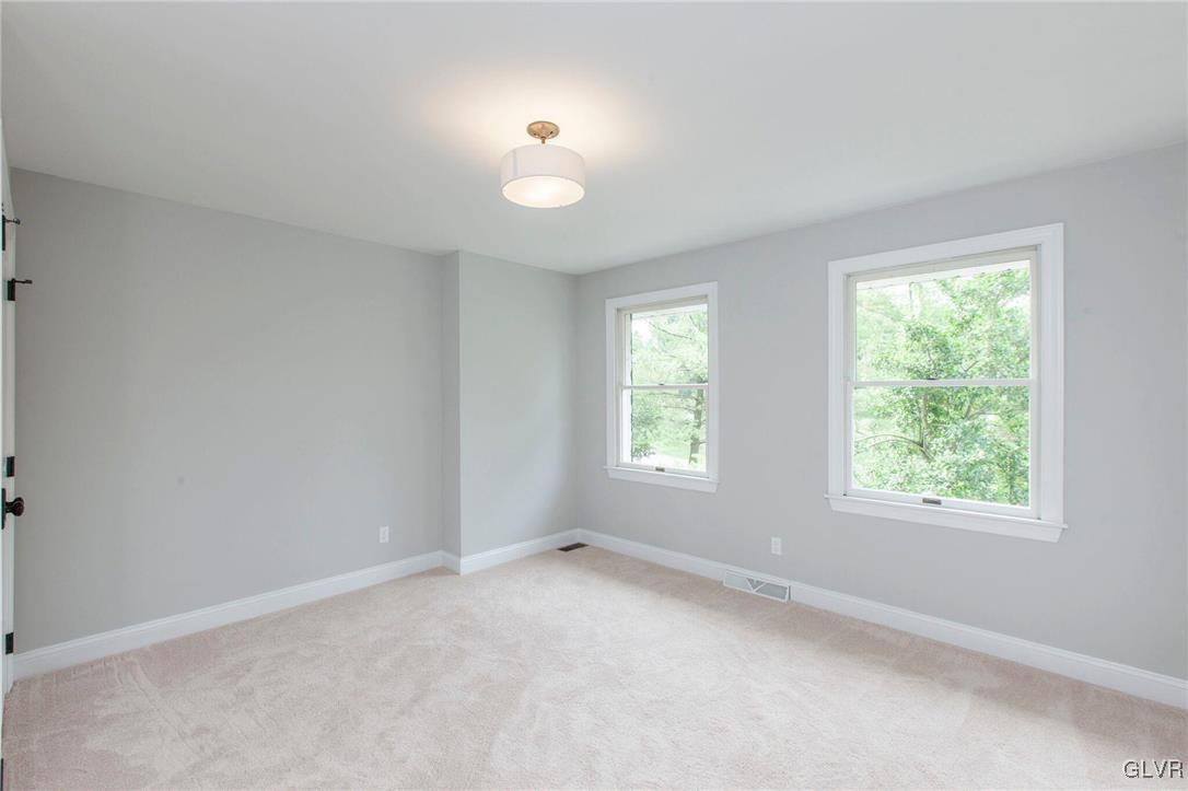 755 Yorkshire Road Allentown, PA 18103 - Photo 19 of 29 Gallery Image 19