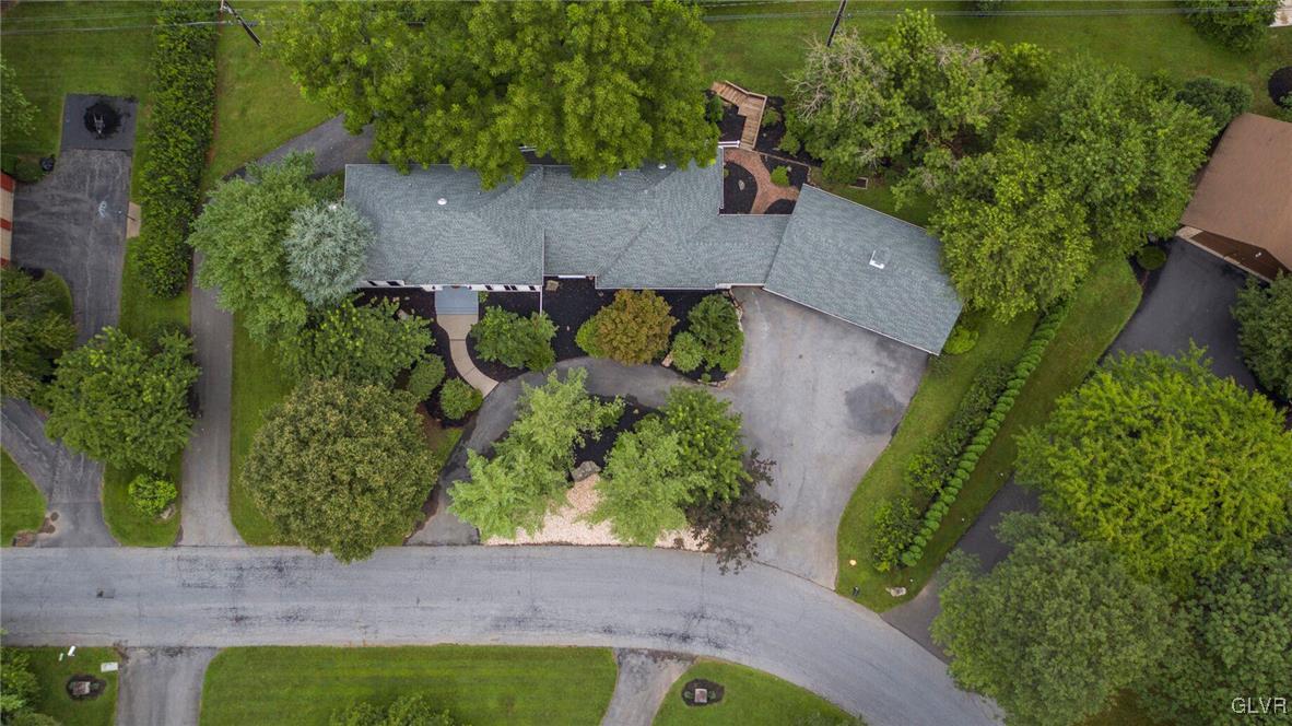 755 Yorkshire Road Allentown, PA 18103 - Photo 3 of 29 Gallery Image 3