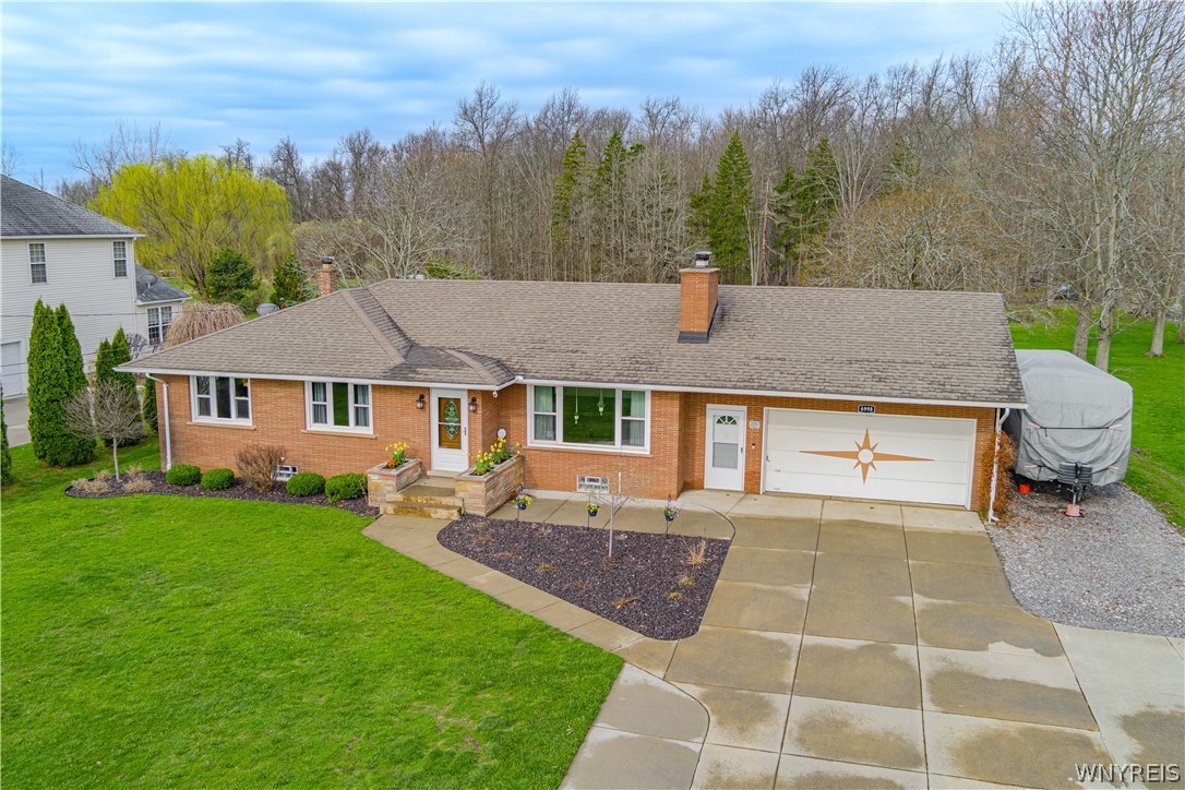 6998 Shawnee Road North Tonawanda, NY 14120 - Photo 1 of 41