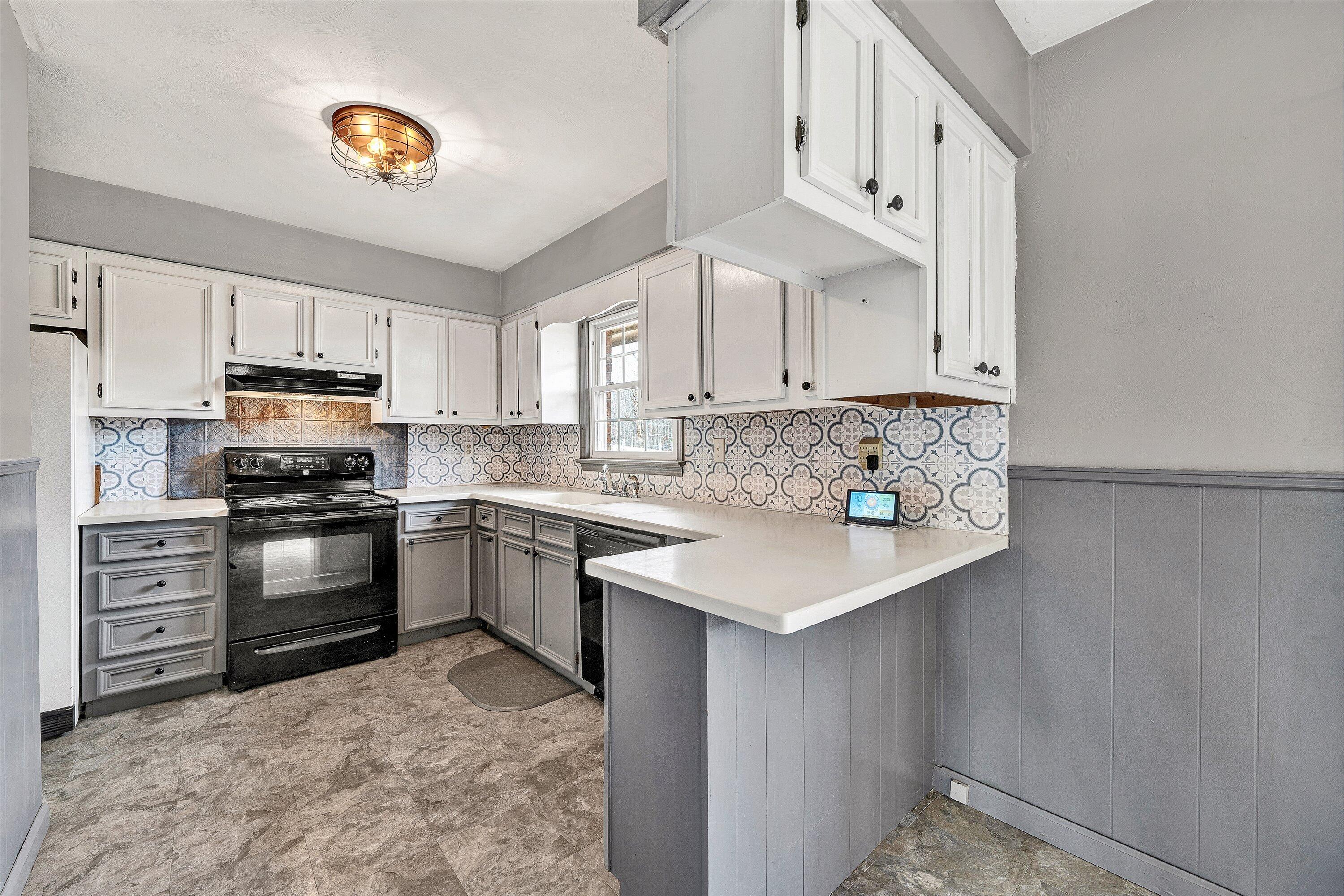 955 Kingston Road Wirtz, VA 24184 - Photo 12 of 60 Kitchen