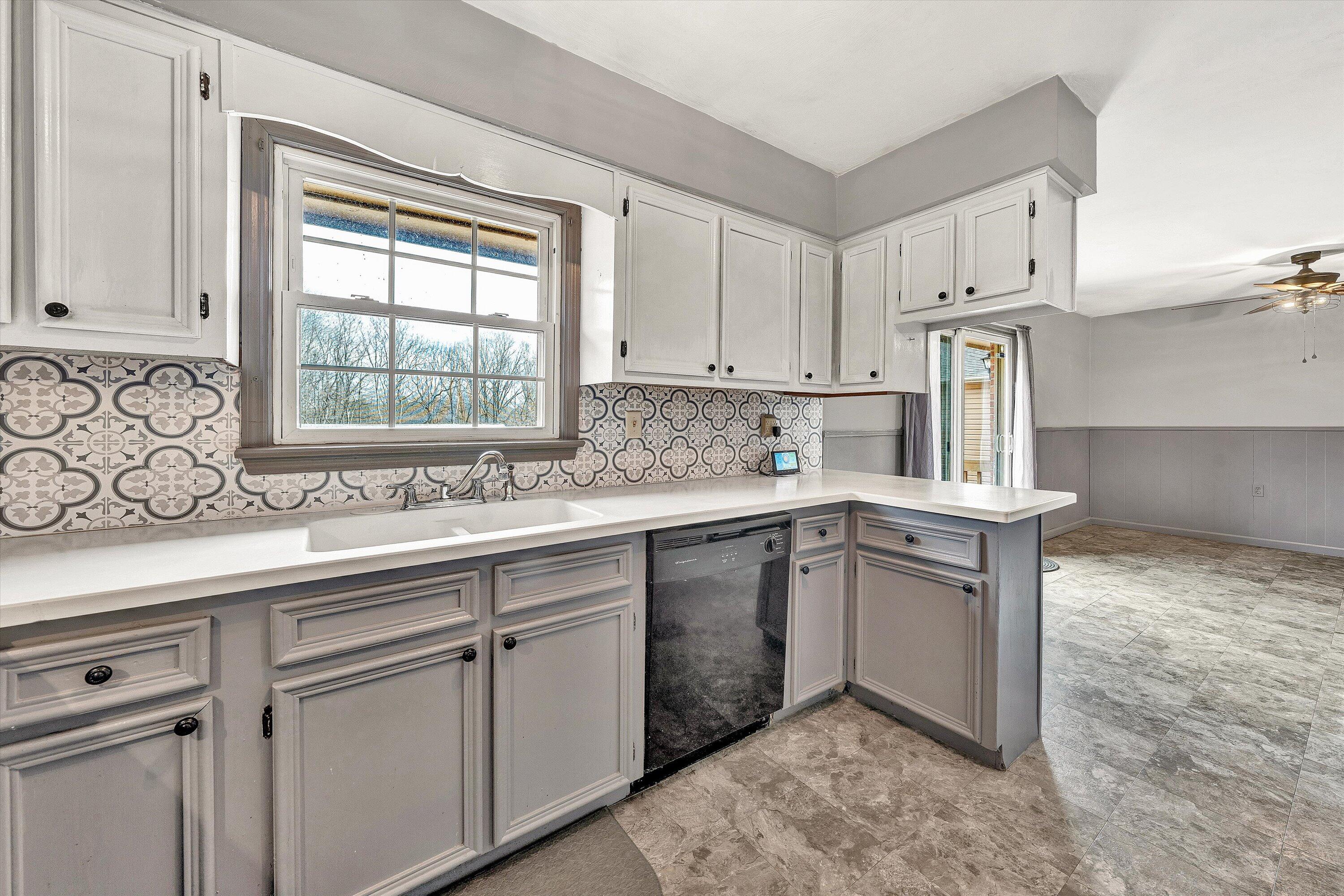 955 Kingston Road Wirtz, VA 24184 - Photo 13 of 60 Kitchen