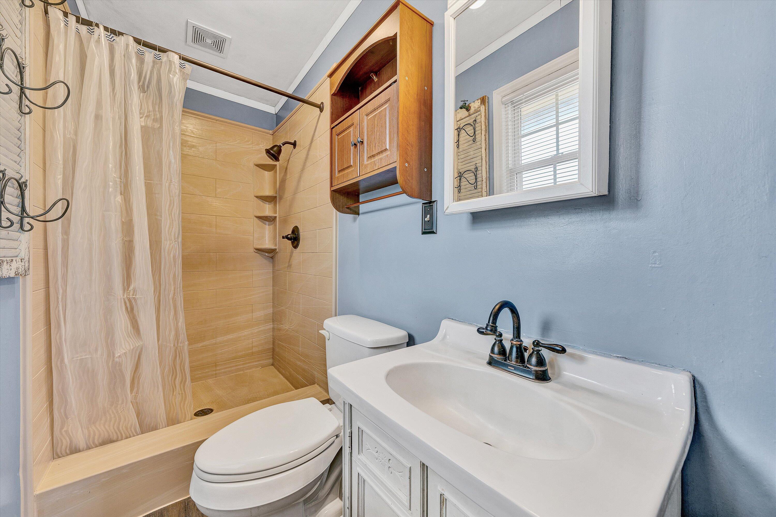 955 Kingston Road Wirtz, VA 24184 - Photo 20 of 60 master bath